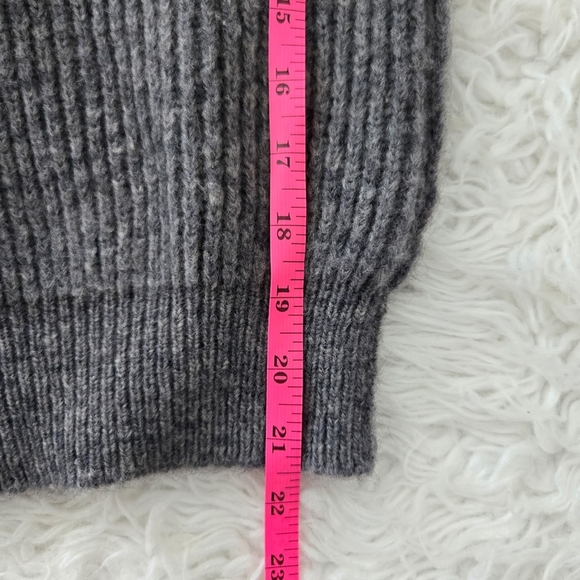 Line & Dot asymmetrical neckline ribbed knit sweater in Charcoal. Size Small. Ne - Picture 5 of 7